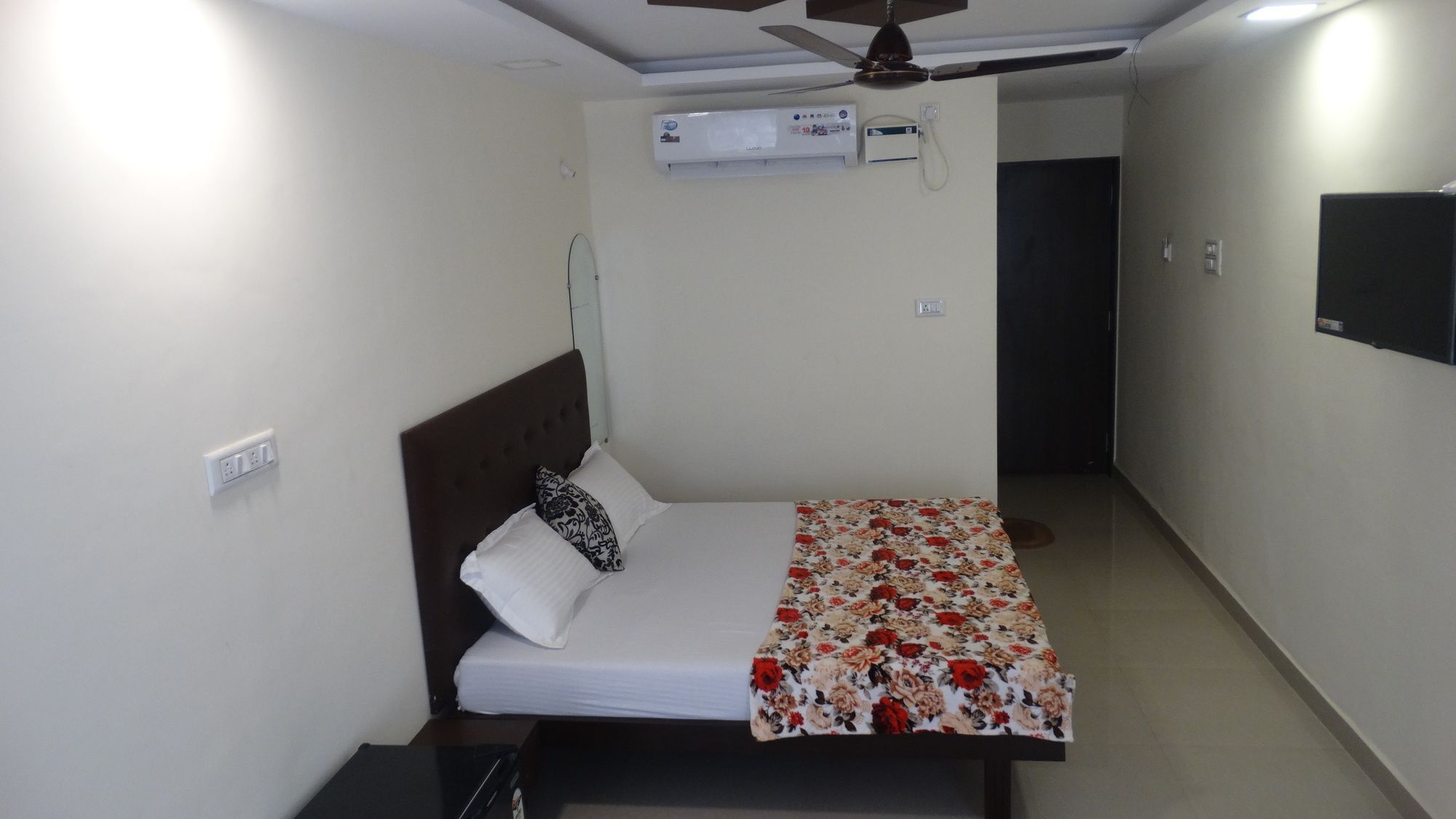Swaraj The Goan Dream Hotel Calangute Exterior photo