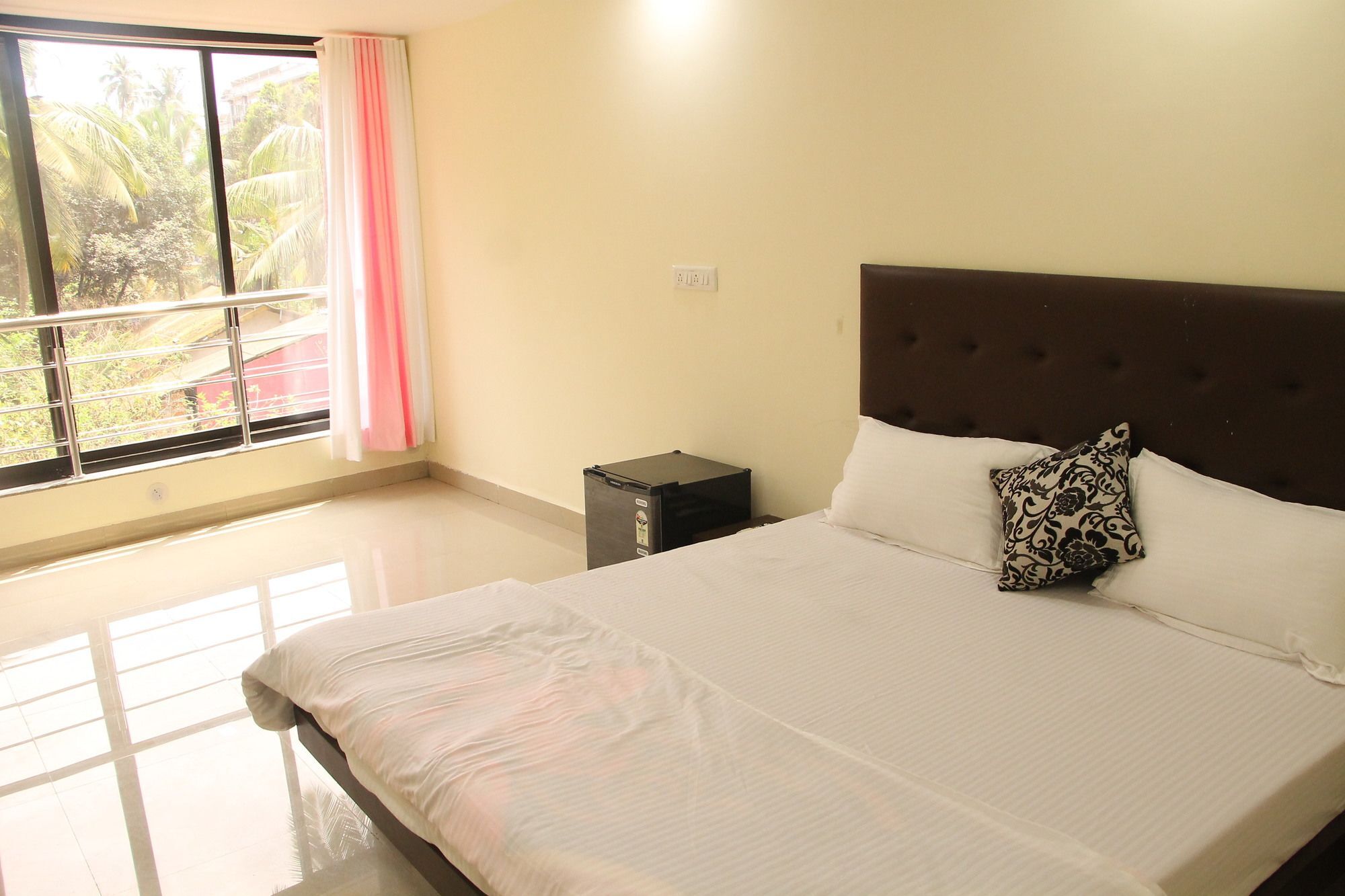 Swaraj The Goan Dream Hotel Calangute Exterior photo